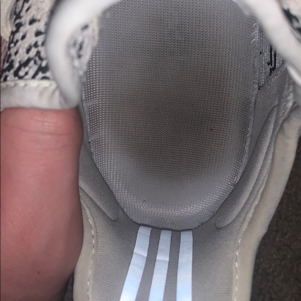 Yeezy 350 v2 Zebra (No Box) - Picture 7 of 9